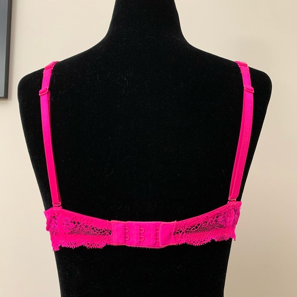 Victoria’s Secret Hot Pink Lace & Gray Plunge Bra - Picture 2 of 9